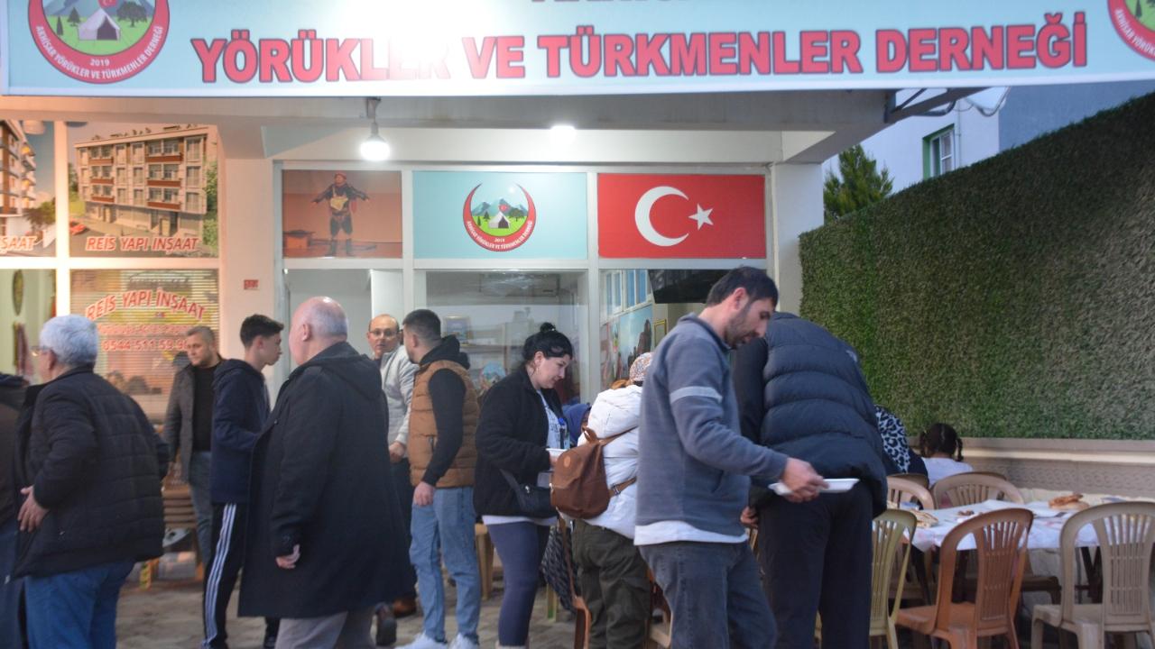 Akhisar Yörüklerinden Ramazan Ayında Anlamlı İftar Sofrası