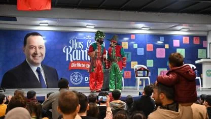 Akhisar'da Ramazan Bereketi: Dev İftar Sofrası Kuruldu