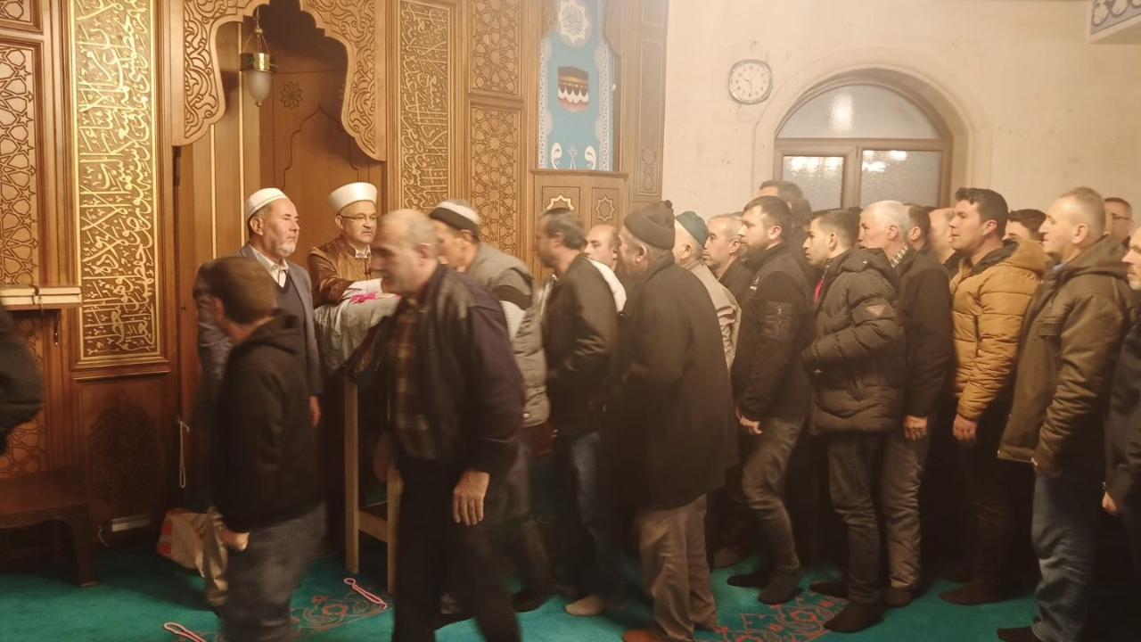 Akhisar’da Sakal-ı Şerif Coşkusu ve İftar Sofrası Birleşti