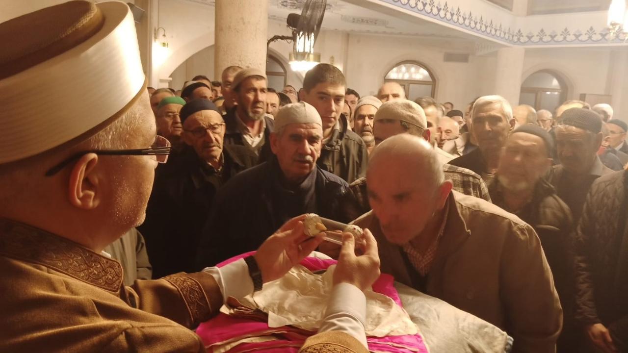 Akhisar’da Sakal-ı Şerif Coşkusu ve İftar Sofrası Birleşti