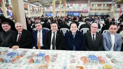 Büyükşehir’in İftar Sofrası Kırkağaç’ta Kuruldu