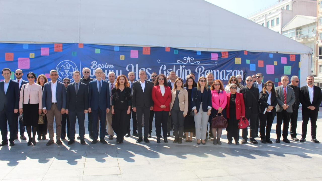 Hekimler Manisa'da Tıp Bayramı İçin Meydana İndi