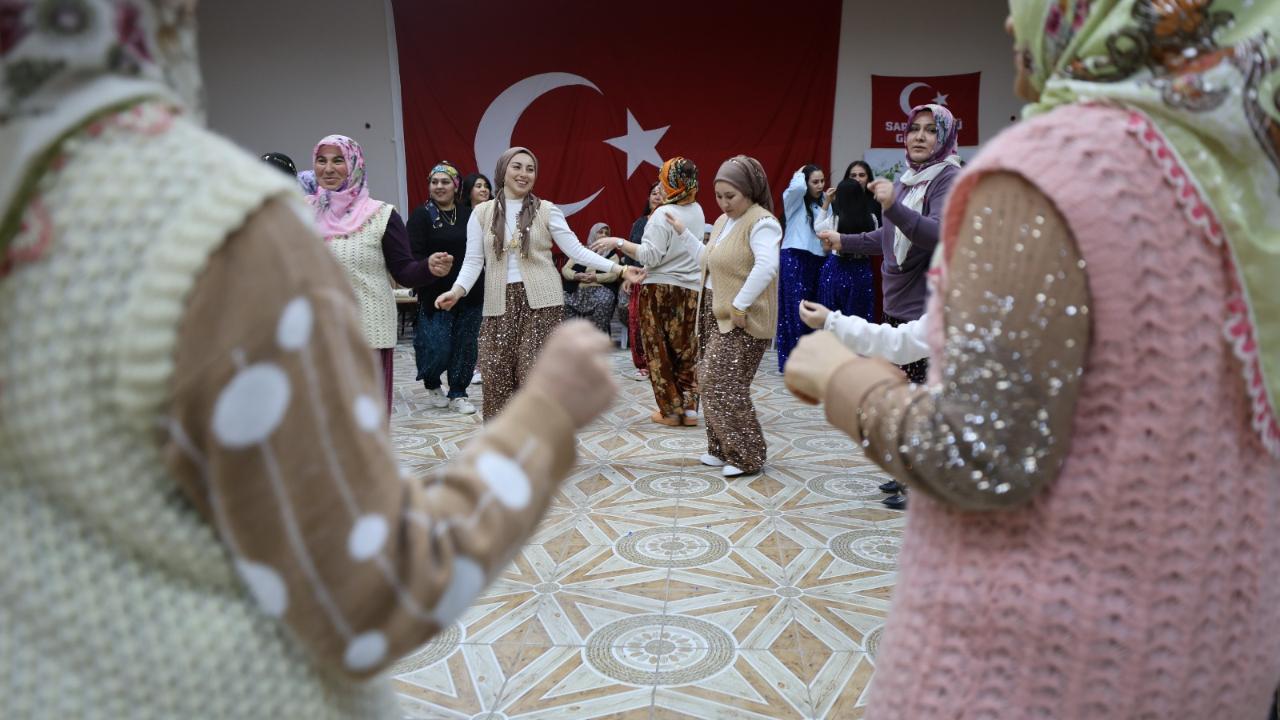 Manisa Sarma Mahallesi'nde Geleneksel Şalvar Gecesi Coşkusu