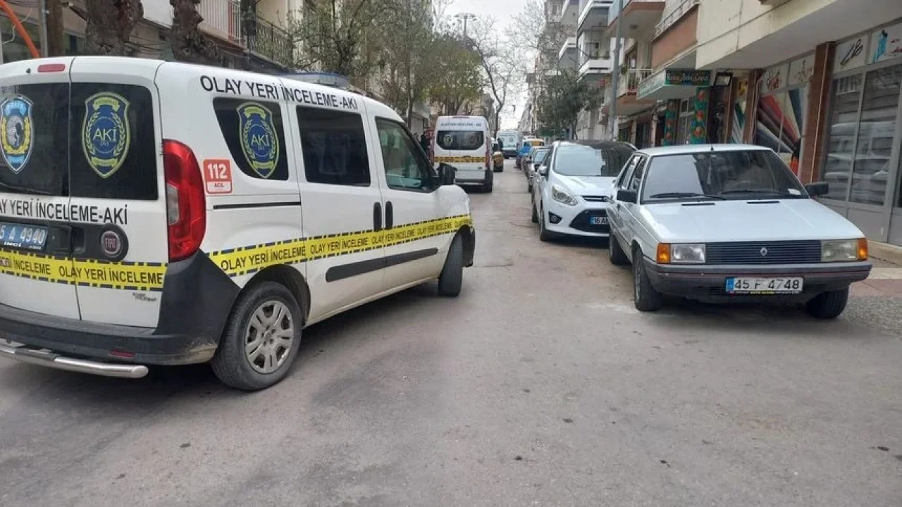 Manisa'da 65 Yaşındaki Kadın Evinin Girişinde Ölü Bulundu