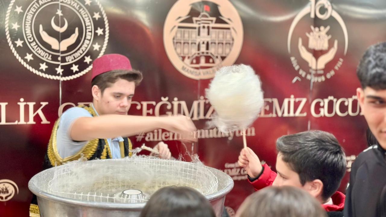 Manisa’da Dünya Yetimler Günü’nde 500 Çocuk İçin İftar Sofrası