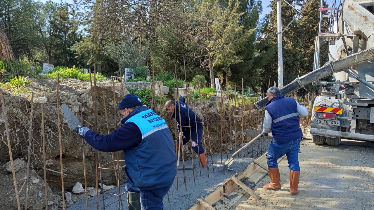 Manisa’da Mezarlıklar Bayrama Hazırlanıyor