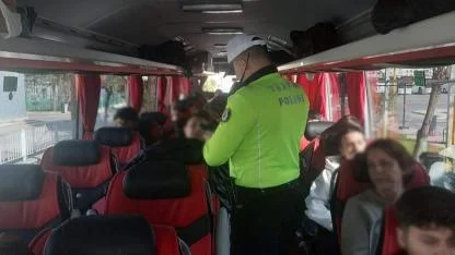 Manisa’da Otobüslere Emniyet Kemeri Denetimi: 5 Binden Fazla Yolcu Bilgilendirildi