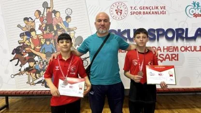 Manisa'nın Genç Pehlivanları Sakarya'da Kürsüye Çıktı