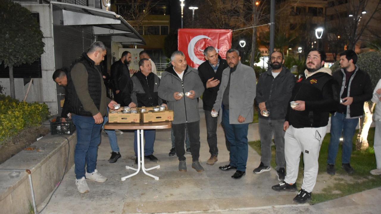 Milli Yol Partisi Manisa’da Kadir Gecesi Helva Dağıttı