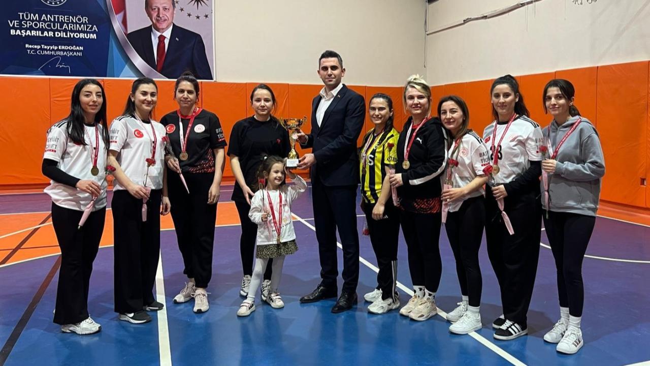 Selendi’de 8 Mart’a Özel “Evinin Sultanları” Voleybol Turnuvası Düzenlendi