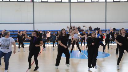 Turgutlu Belediyesi’nin 8 Mart’a Özel Zumba Etkinliği Büyük İlgi Gördü