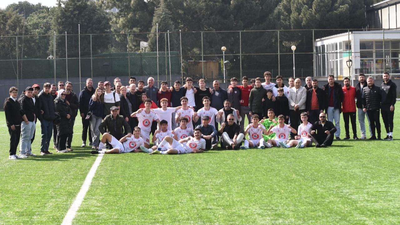 Yunusemre Belediyespor U18 Takımı Üst Üste 3. Kez Şampiyon