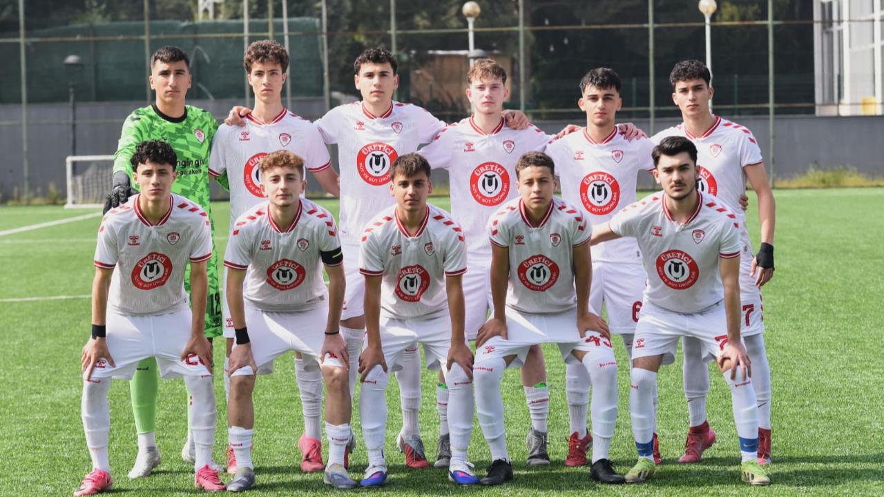 Yunusemre Belediyespor U18 Takımı Üst Üste 3. Kez Şampiyon