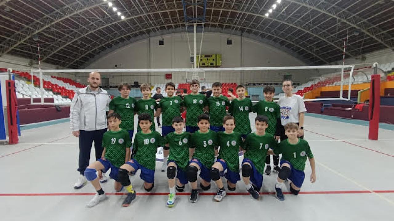 Akhisar İlçe Spor’dan Midi Erkeklerde Büyük Başarı