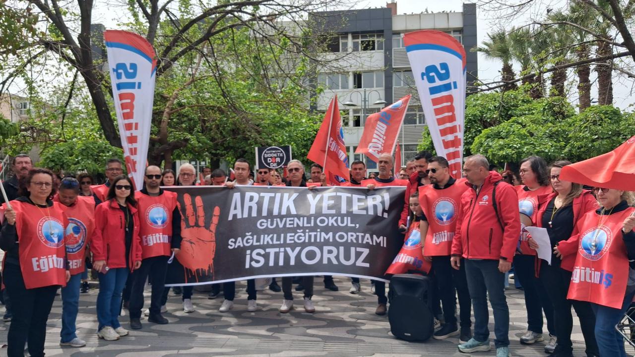 Akhisar'da Eğitimcilerden Şiddete Karşı Sert Tepki