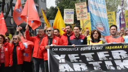 Akhisar'da Eğitimcilerden Şiddete Karşı Tek Yürek