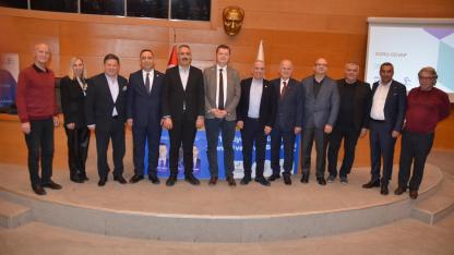 Akhisar’da ekonomi semineri yoğun ilgi gördü