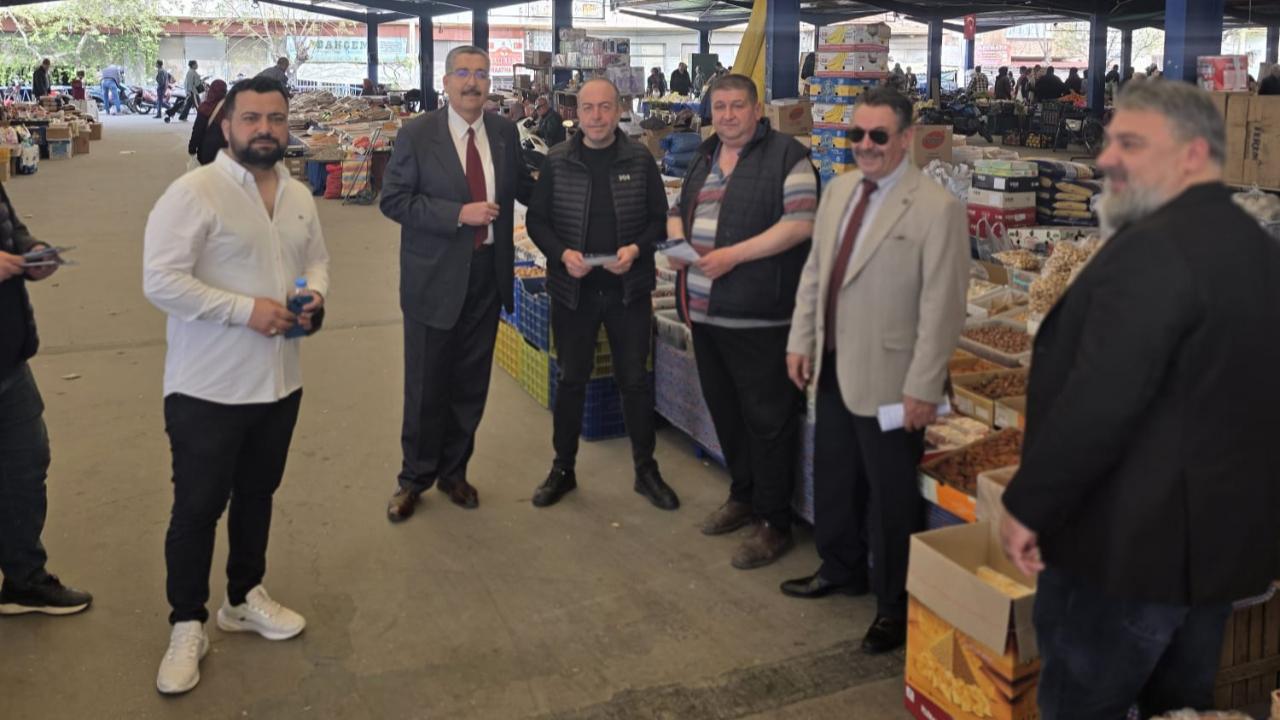 Akhisar’da Pazaryerinde Trafik Bilgilendirmesi