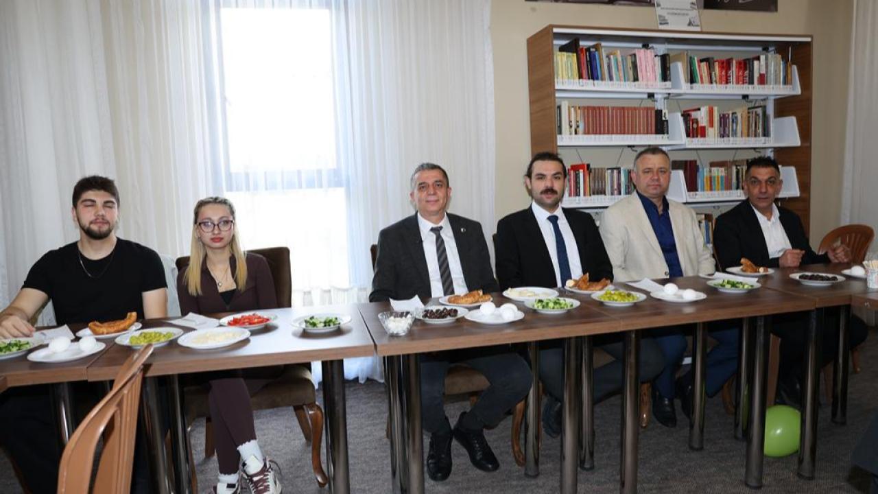 Başkan Şimşek YKS Adaylarıyla Kahvaltıda Buluştu