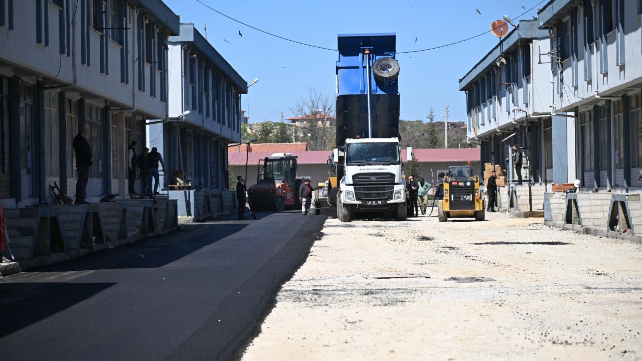 Kula Ayakkabıcılar Sitesi’nde Asfalt Mesaisi Sürüyor