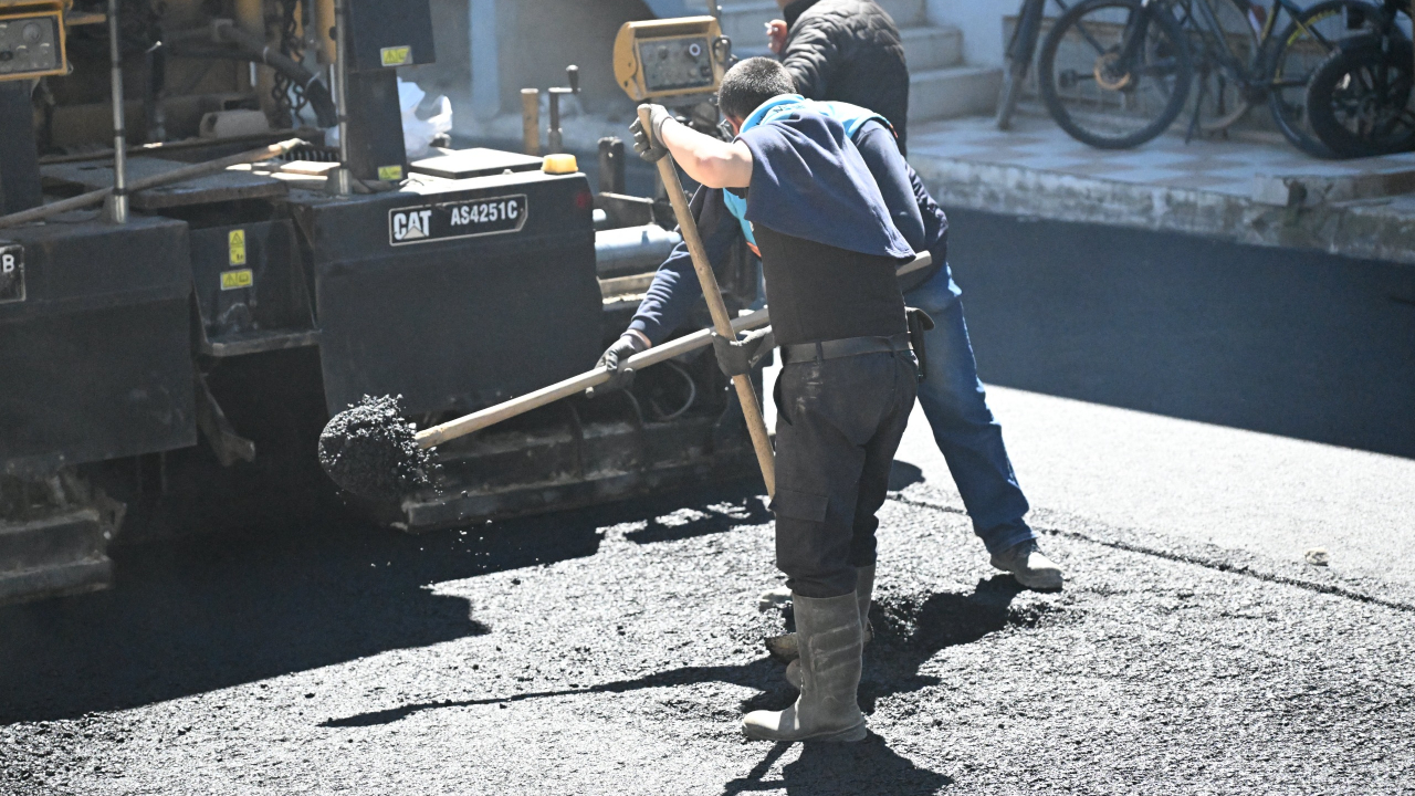 Kula Ayakkabıcılar Sitesi’nde Asfalt Mesaisi Sürüyor