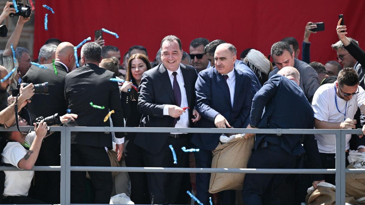 Manisa’da 10 Ton Mesir Saçıldı, Festival Sona Erdi