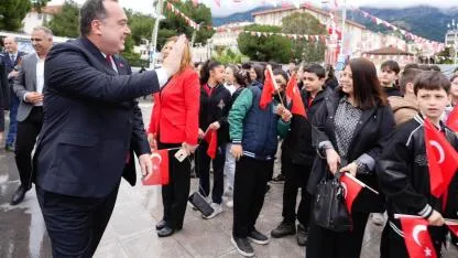 Manisa’da 23 Nisan Coşkusu Meydanı Doldurdu