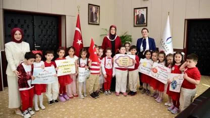 MCBÜ’de 23 Nisan’da Koltuk Miniklere Emanet