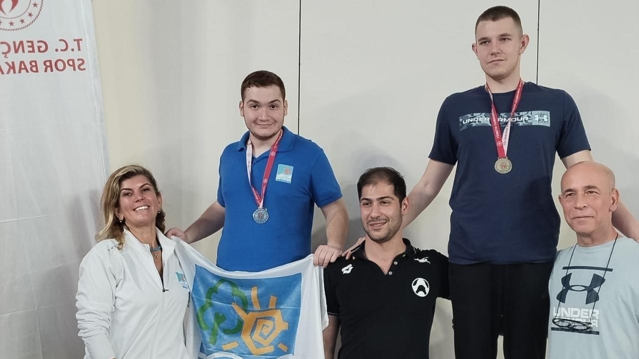 Narlıdere’nin Gururu Sarp Börekçi’den Havuzda Madalya Yağmuru