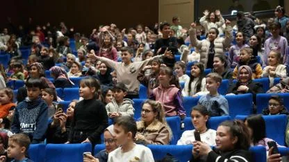 Turgutlu’da Miniklere Özel Tiyatro Gösterimi