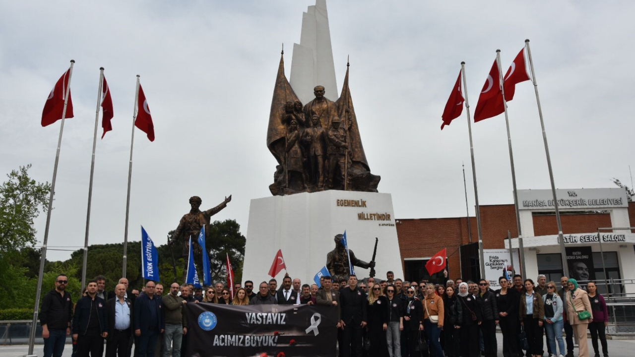 Türk Eğitim-Sen  Şehit Öğretmen ve Öğrencileri  Andı