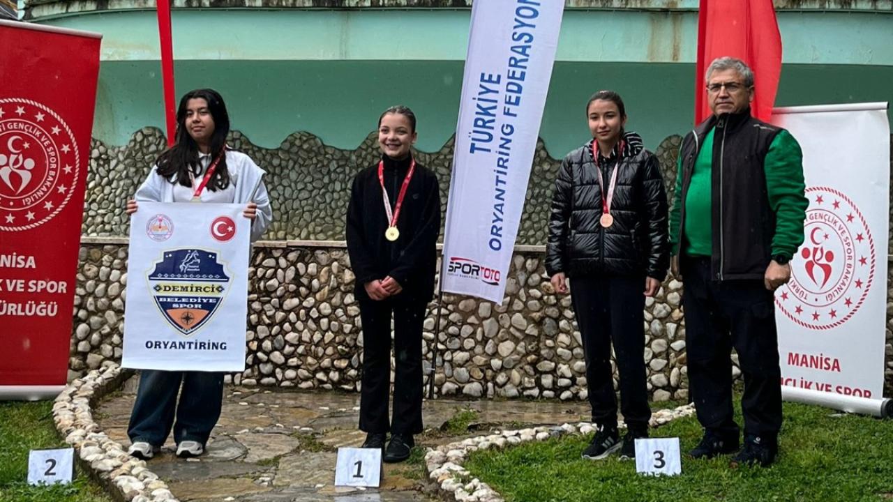 Yağmur Altında Yön Buldular: Akhisar'a Dört Madalya