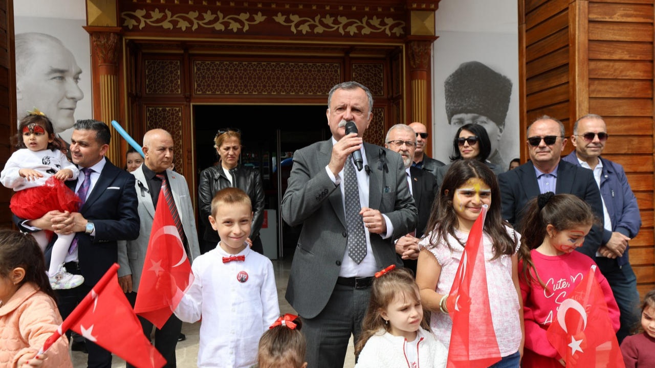 Yunusemre'de 23 Nisan Coşkusu Meydanlara Taştı