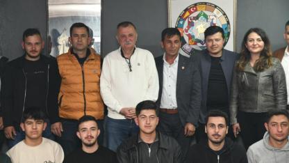 Başkan Balaban Akçaköy’de Gençlerle Buluştu