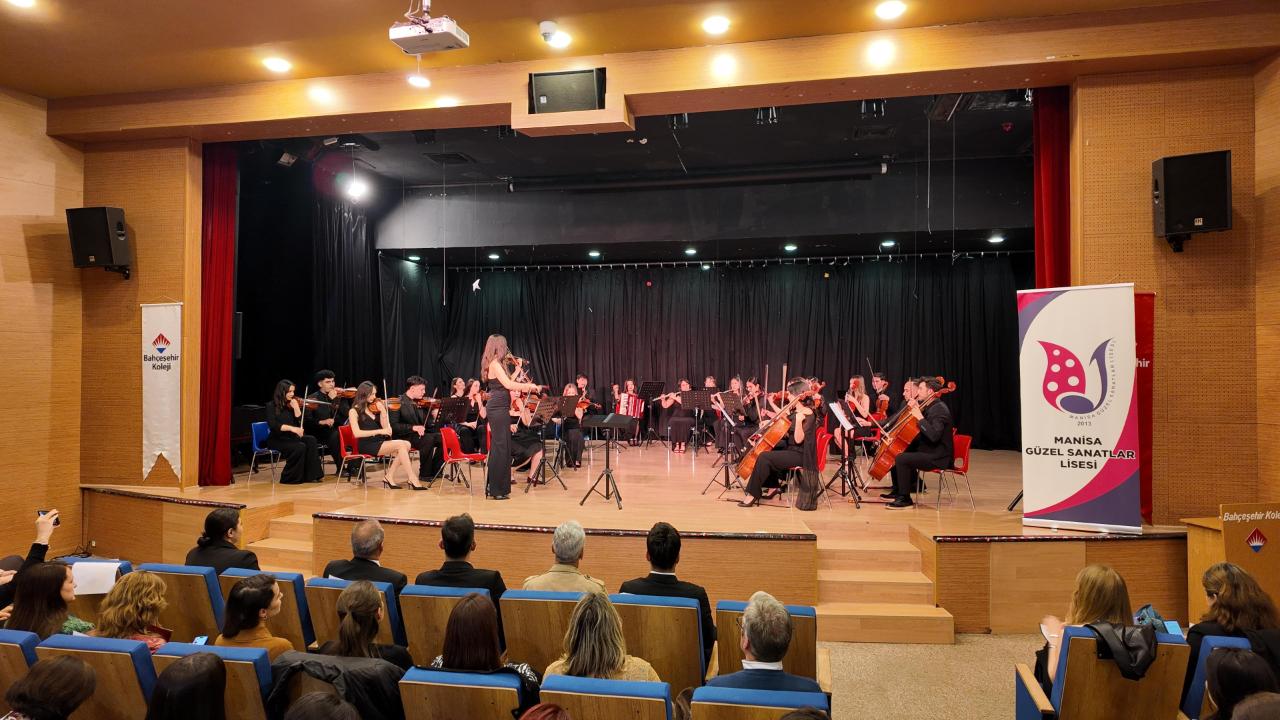 Manisa Güzel Sanatlar’dan Alkış Alan Konser Gecesi